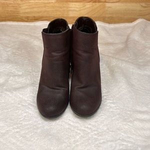 Chunky heel short boots